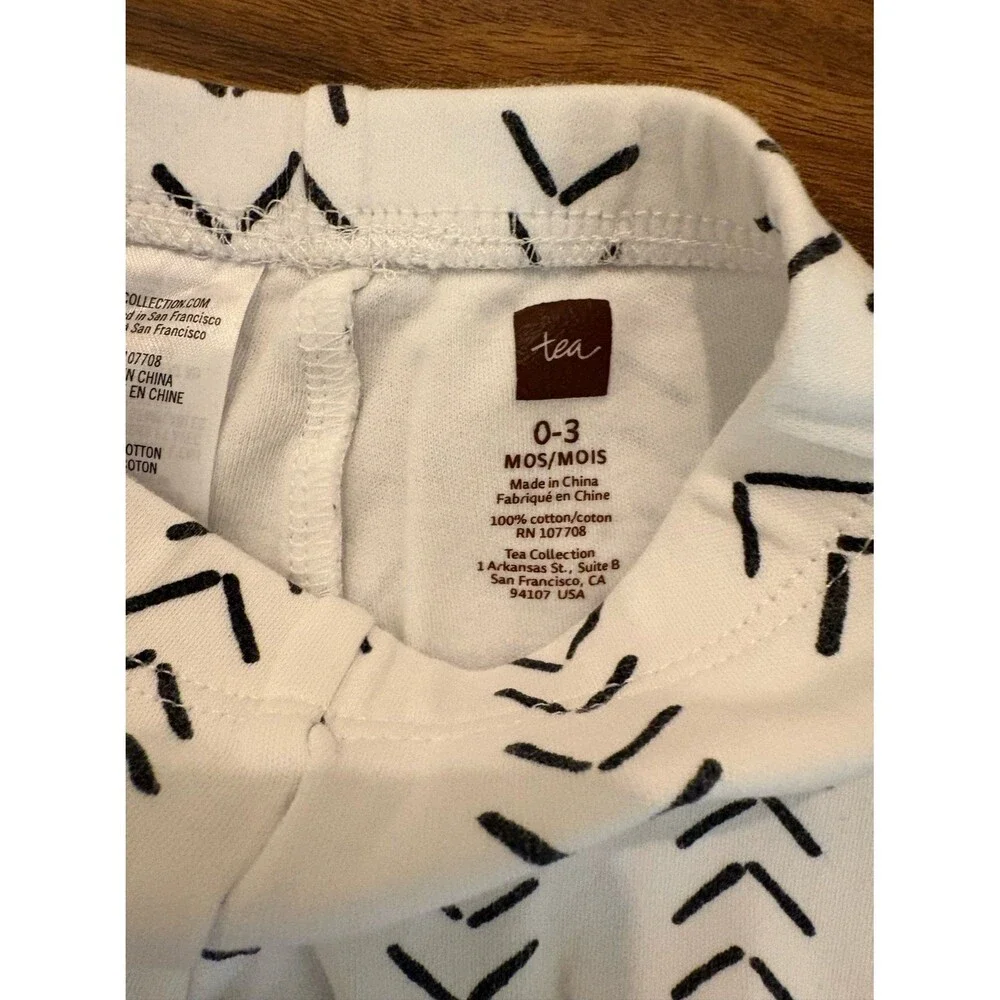 Tea Collection Kimono Set plus Two Bibs, size 0-3 months